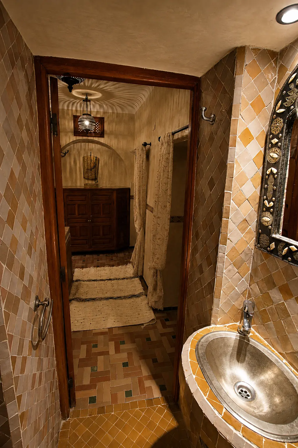 Tadelakt and zellige ensuite shower room of the Palm Studio